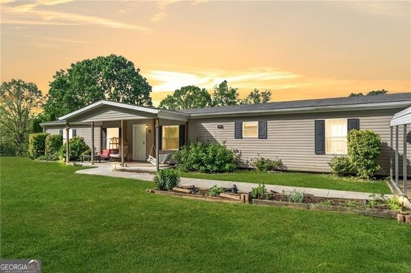 1575 Davis Road, Fairmount