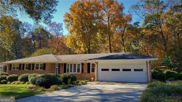 146 LANCELOT Way, Lawrenceville