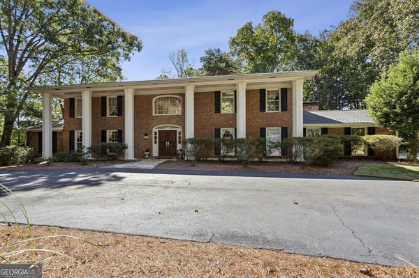 290 Glen Lake Drive, Atlanta