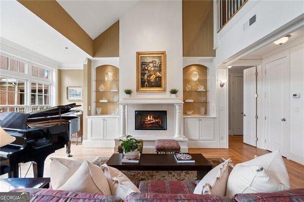 77 Peachtree Place, Atlanta