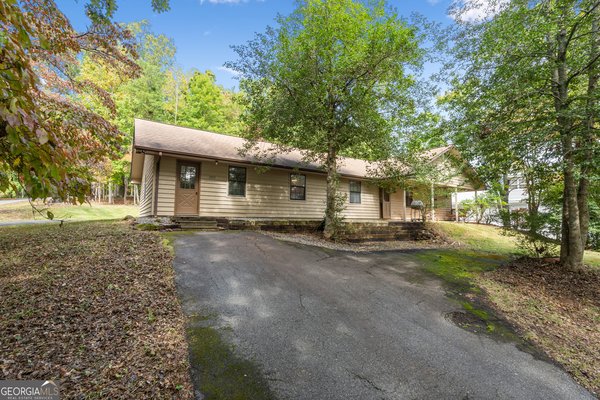 2015 Pine Lake Road, Hiawassee
