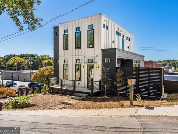 180 Railroad Street, Canton