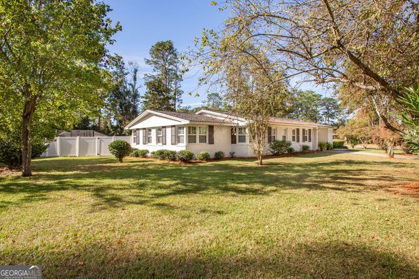 506 Magnolia Drive, Waycross