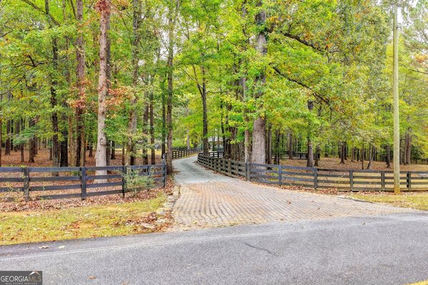 1174 Bear Creek Road, Moreland