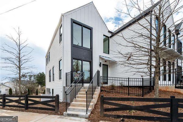 101 Pearl Street, Woodstock