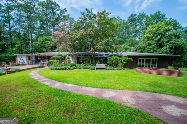 223 Lakeshore Drive, Carrollton