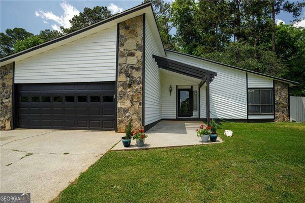 812 Steeple Chase Drive, Lawrenceville