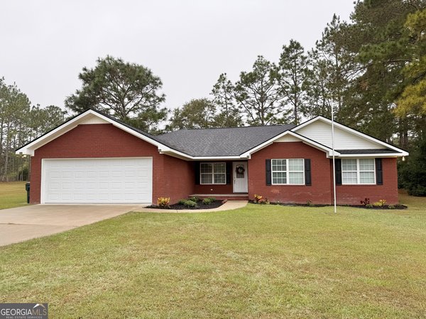 206 Willow Drive, Glennville