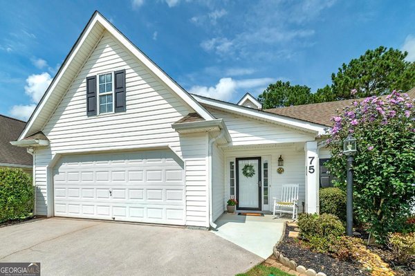 75 Courtyard Lane, Newnan