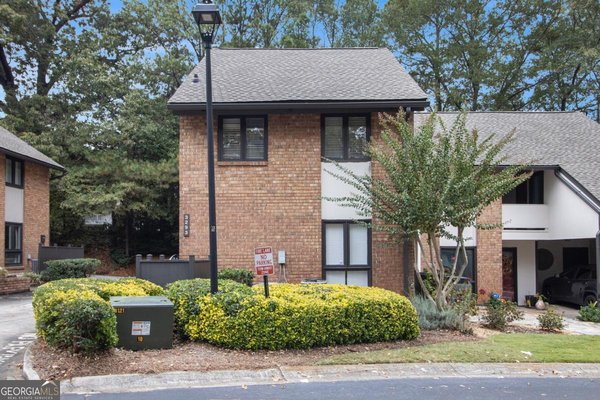 3293 Clairmont North, Brookhaven