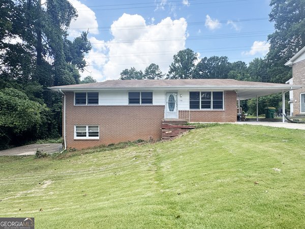 960 Longleaf Drive, Forest Park