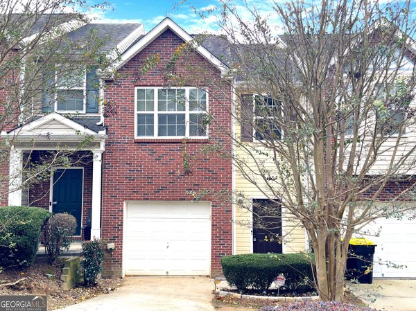 5195 Lincoln Drive, Fairburn