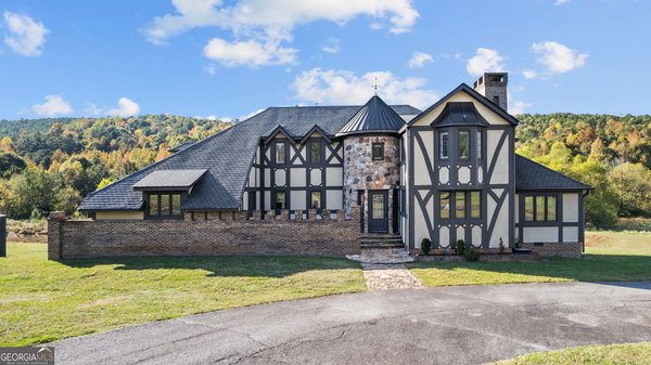 8876 Cave Spring Road, Cave Spring