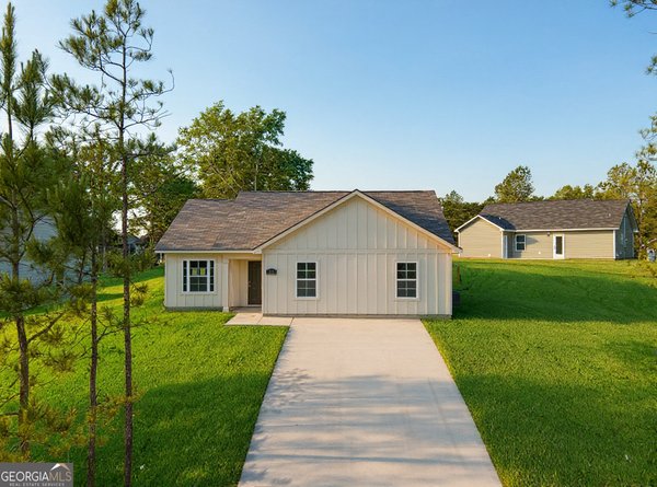 52 Lee Road 2033, Phenix City