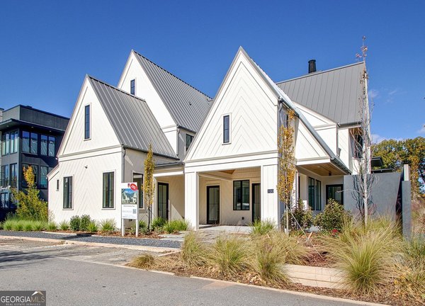 100 Carlyle Lane, Fayetteville