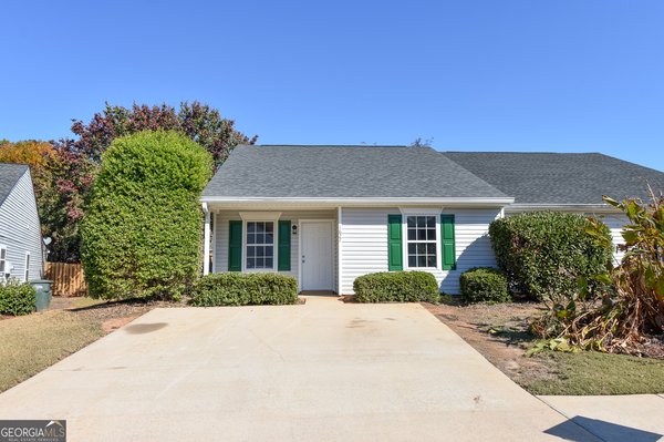 1627 Summerwoods Circle, Griffin