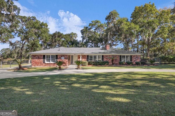 1613 Lake Drive, Midway