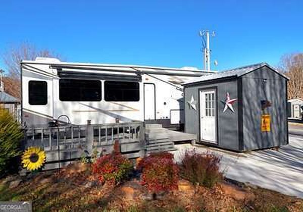 185 Heavenly Drive, Blairsville