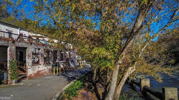 585 White Circle, Athens