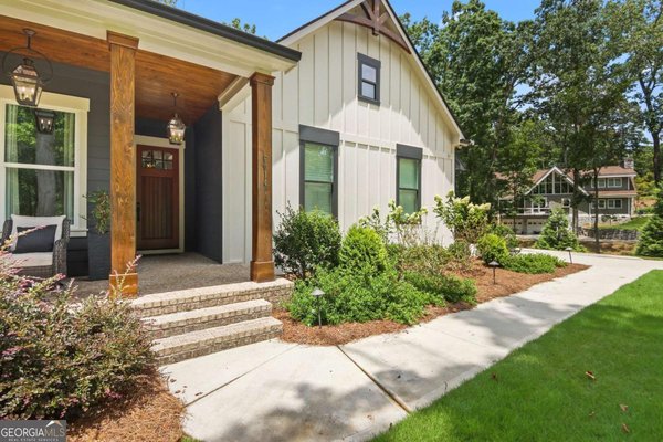 6014 Warpath Road, Flowery Branch