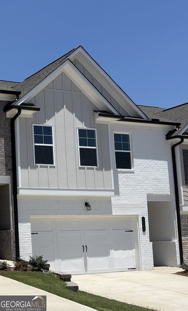 5286 Fox Den Road, Oakwood