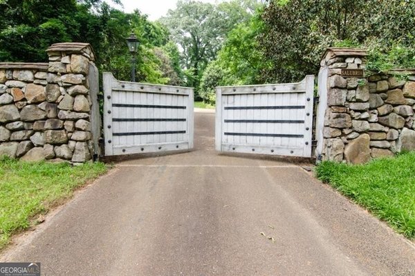 2100 West Wesley Road, Atlanta