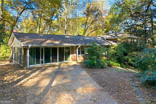 1215 Pebblebrook Road, Mableton