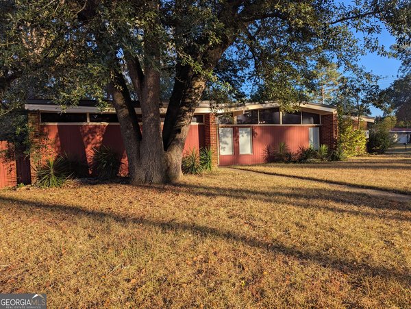 1200 Sharon Drive, Albany