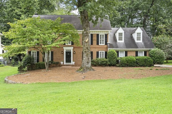 6915 Hunters Knoll, Sandy Springs