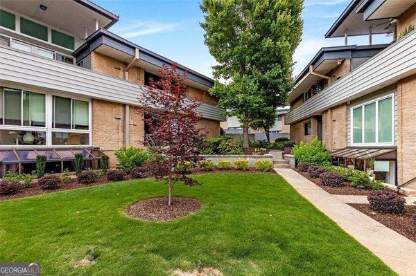 4345 Chastain Walk, Atlanta