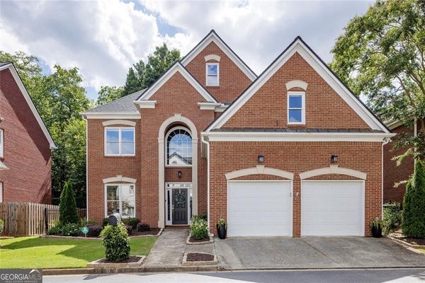 2322 Valley Brook Way, Brookhaven