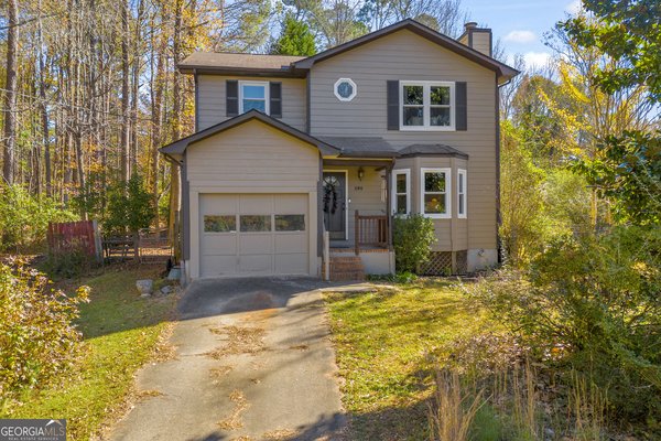 395 Round Table Road, Athens