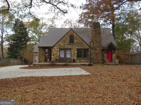 607 College Street, Cedartown