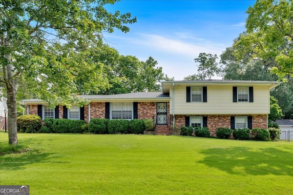 115 Creek Circle, Stockbridge