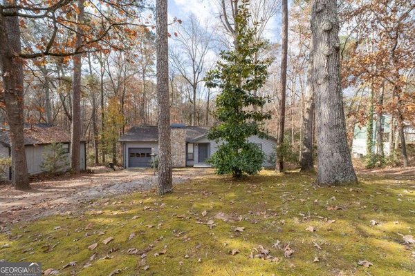 3964 FERNCLIFF Road, Snellville