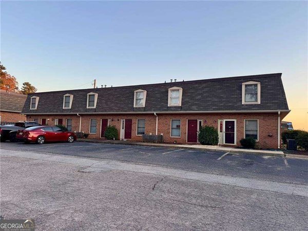 3925 Mountain View Road, Oakwood