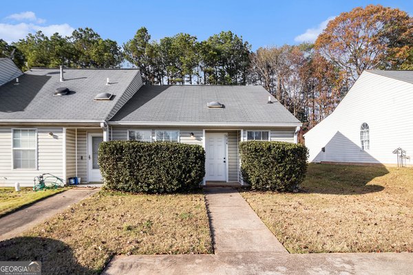 6174 Field Stone Drive, Douglasville