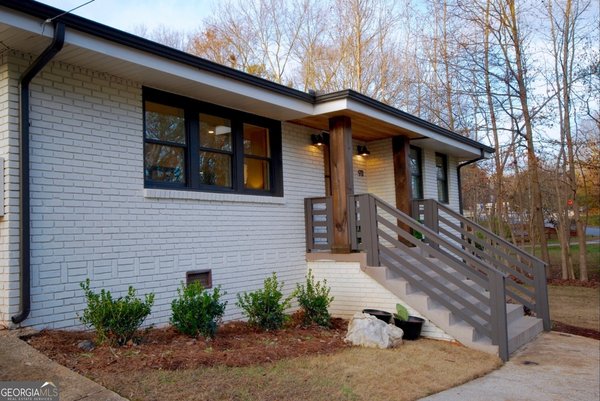 911 LAKE Court, Smyrna