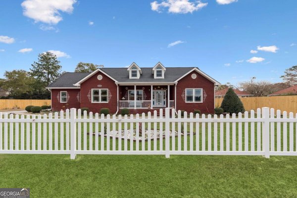 932 Hitching Post Lane, Waycross