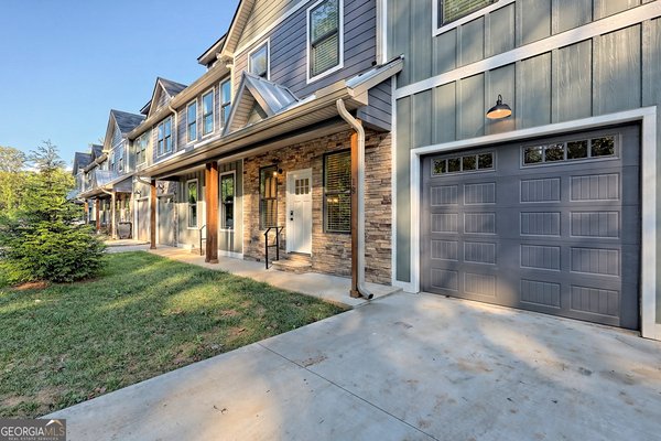 18 Living Waters Way, Clayton