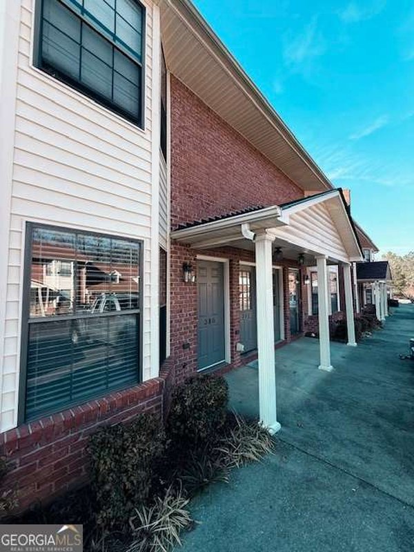 389 Mount Vernon Drive, Calhoun