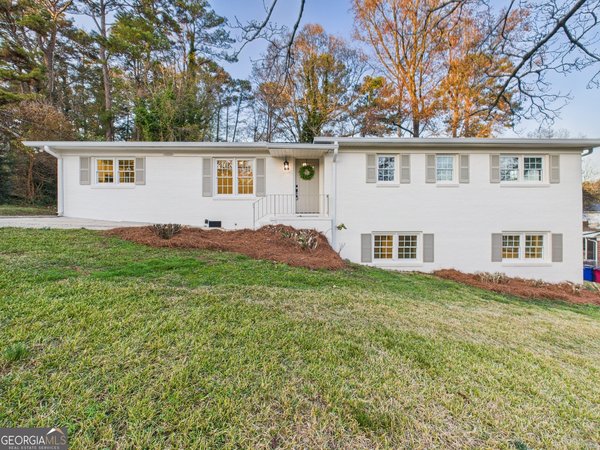 1068 Pine Knoll Drive, Macon