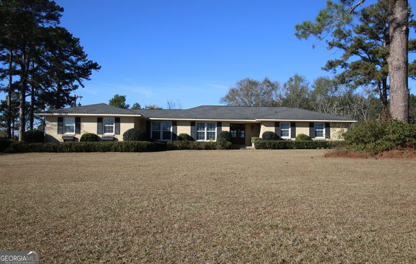 813 Evergreen Road, Cobbtown