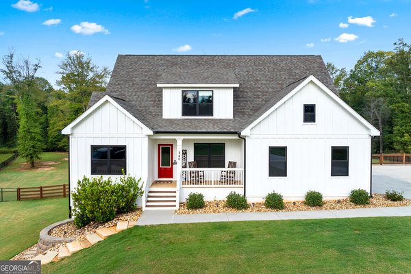 240 Oakwood Drive, Commerce