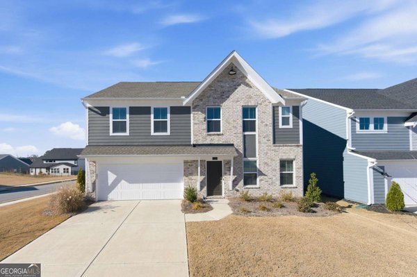 556 Crystal Lake Parkway, Hoschton