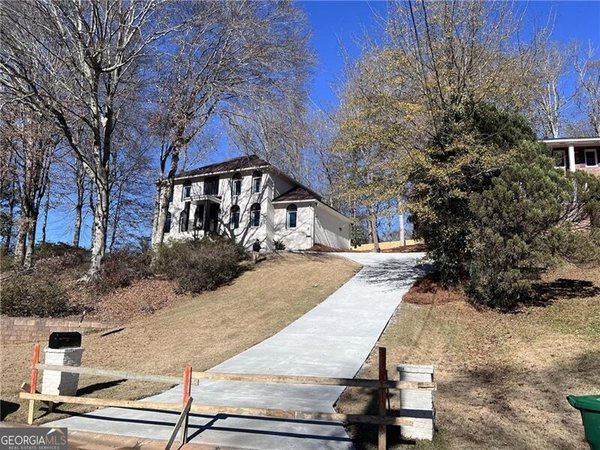 2233 Guinevere Way Atlanta - main photo