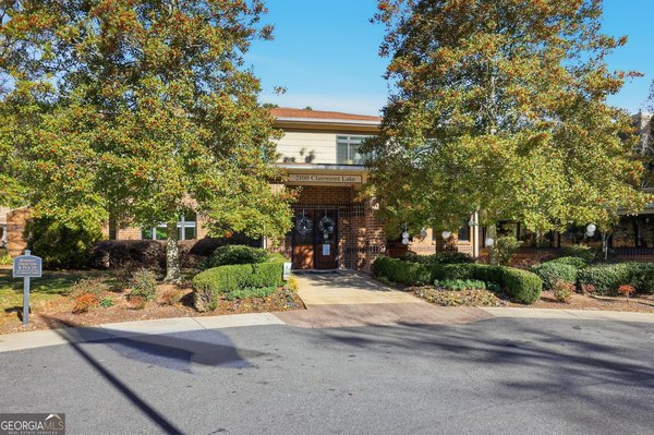 1800 Clairmont Lake Decatur