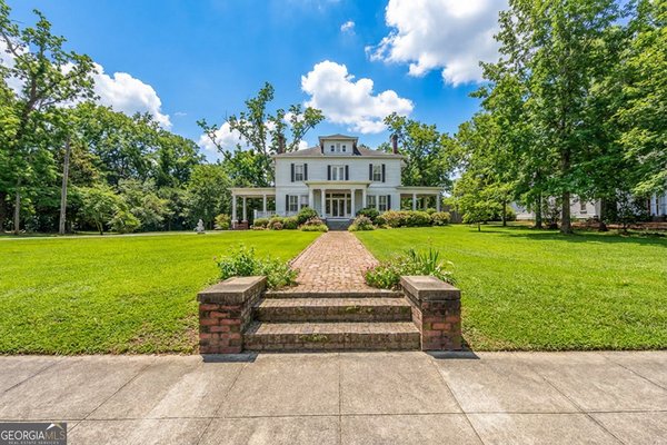 334 Heard Street, Elberton