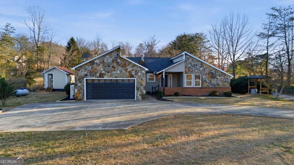 195 Hogsed Road, Hiawassee