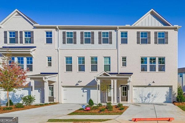 327 Dresden Circle, Tucker